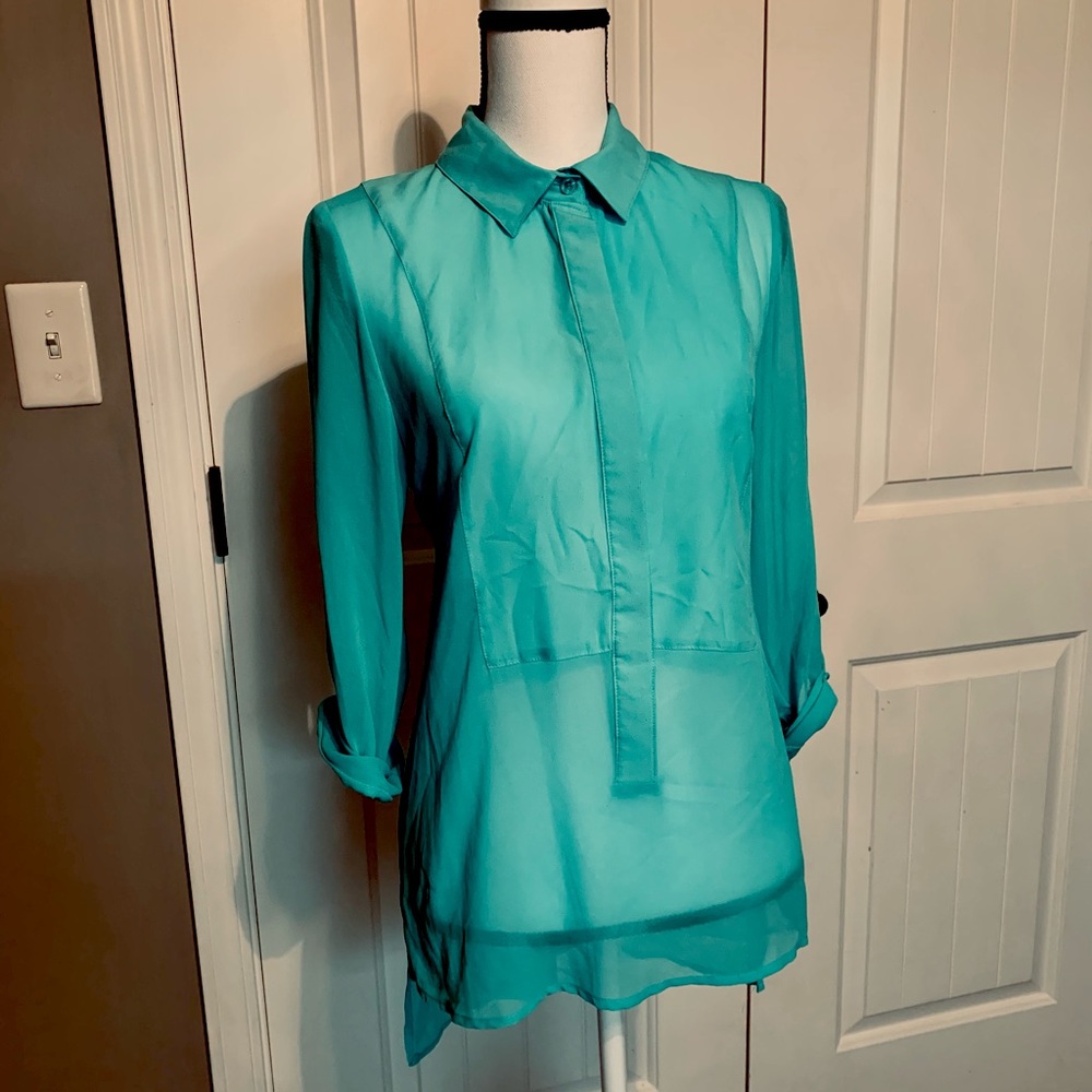 Gibson Latimer Sheer Turquoise Hi-Lo Blouse M